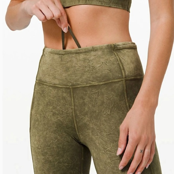 Lululemom legging - Picture 4 of 10